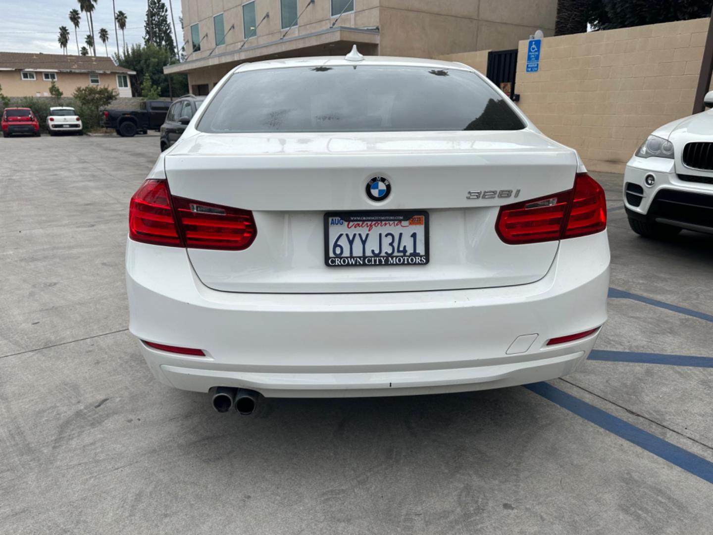 2013 White BMW 3-Series 328i Sedan (WBA3C1C52DF) with an 2.0L L4 DOHC 16V engine, AUTOMATIC transmission, located at 30 S. Berkeley Avenue, Pasadena, CA, 91107, (626) 248-7567, 34.145447, -118.109398 - Crown City Motors is a used “Buy Here Pay Here” car dealer in Pasadena CA. “Buy Here Pay Here” financing, means that when you purchase your vehicle from our dealership, that you make the payments to the dealership as well. We do not need the banks approval to get you approved for a used auto - Photo#5